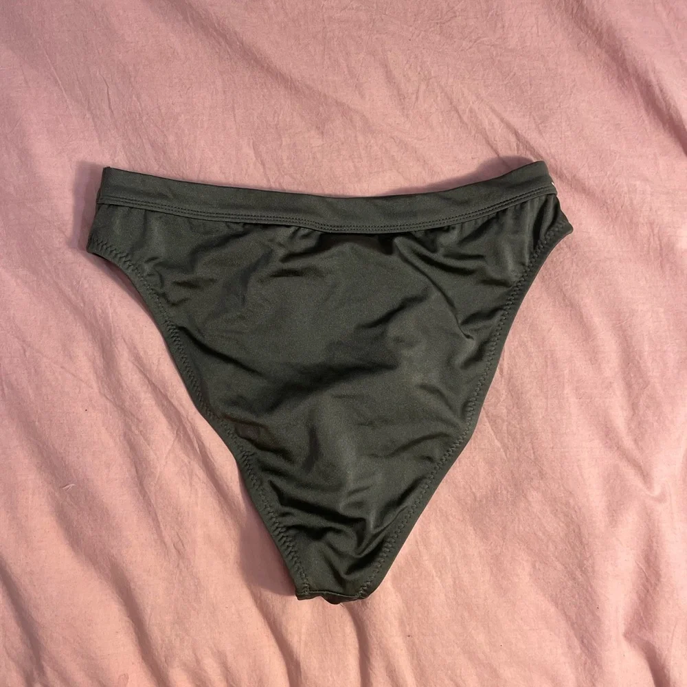 Olive green sporty bikini set - Picture 6 of 8